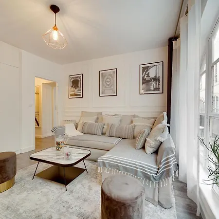 Stunning Historical Parisian Flat - Louvre Area Appartamento